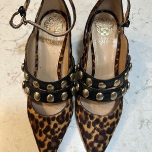 Vince Camuto size 7 Leopard 2” heel